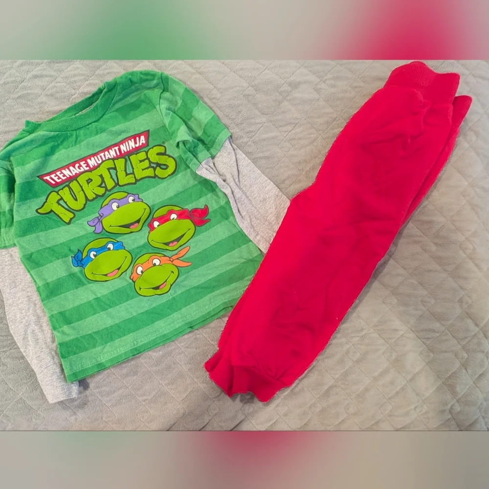 3T Teenage Mutant Ninja Turtles Green and Red Set